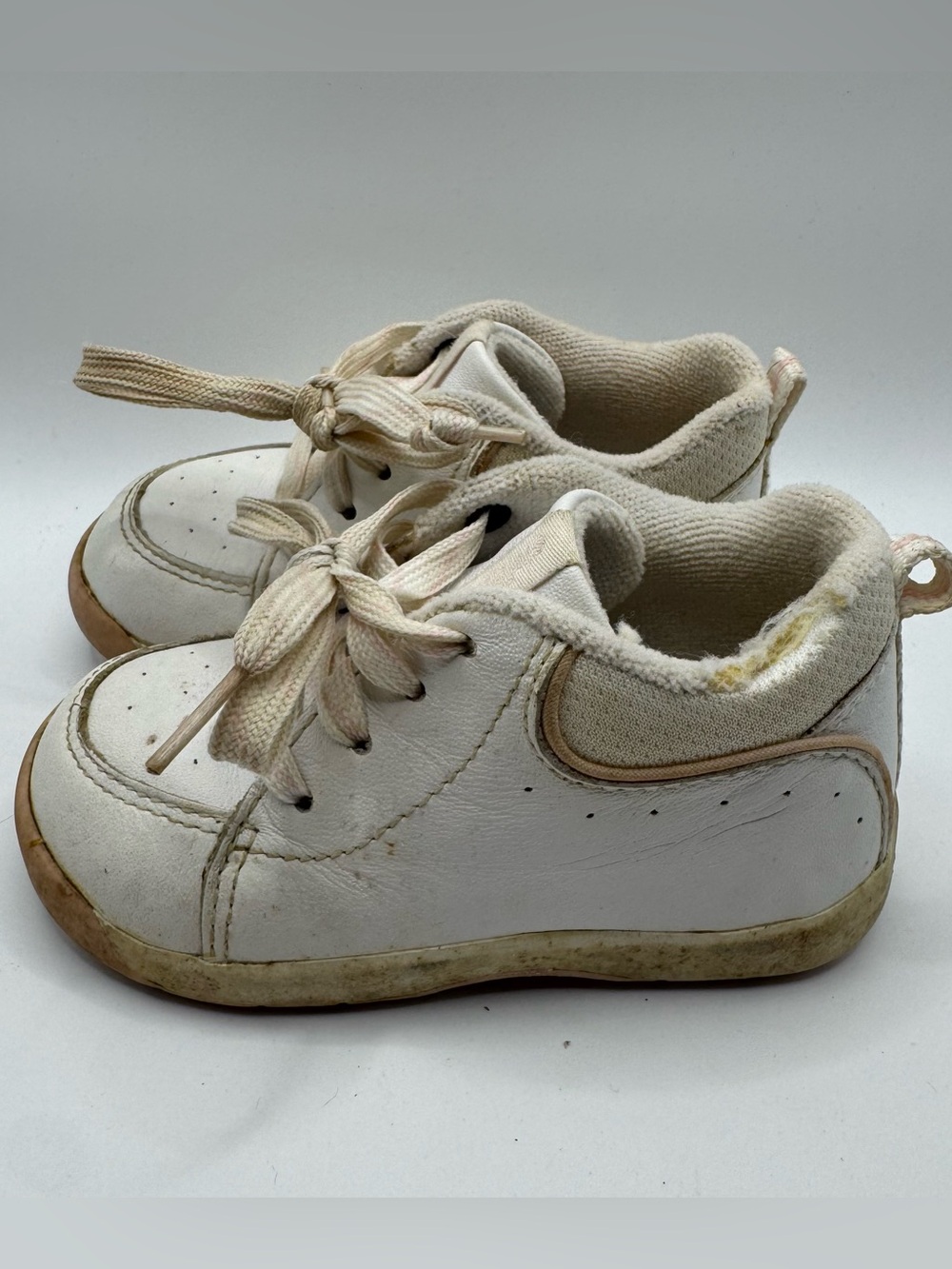 VTG Stride Rite Girls Sneakers Size 5W Pink White Retro Y2K Playwear Daycare